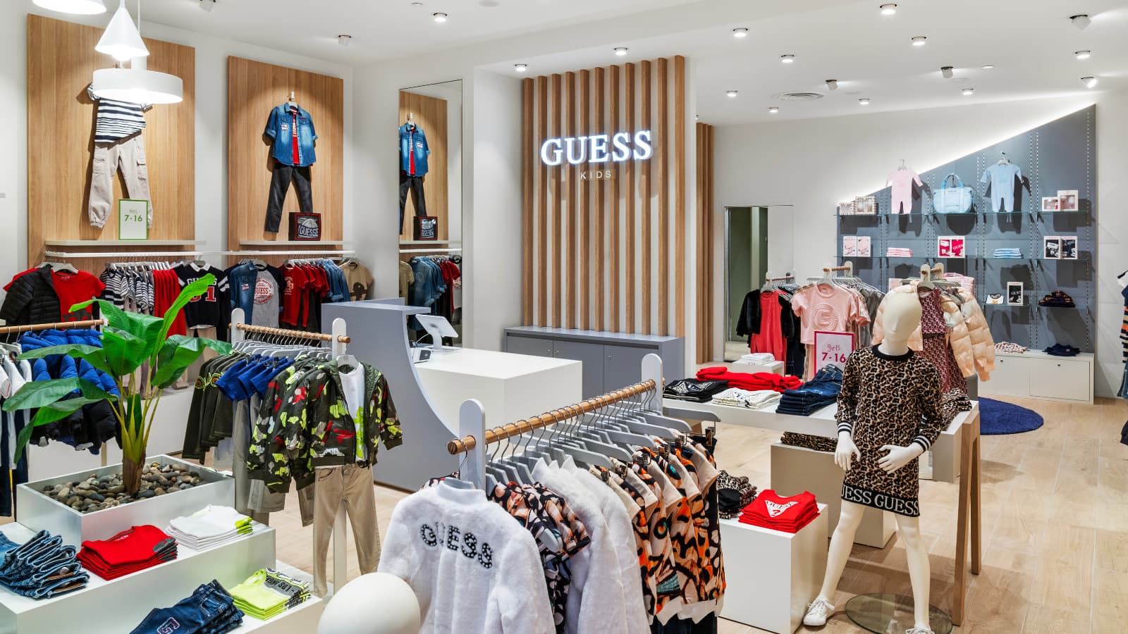 GUESS Kids Shop Internal